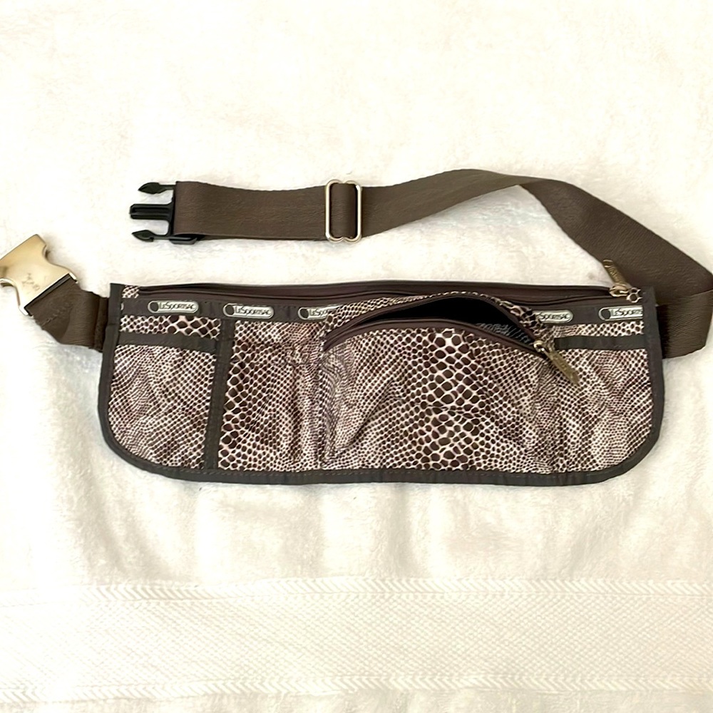 NWOT lesportsac belt bag. Brown and white with adjustable strap.